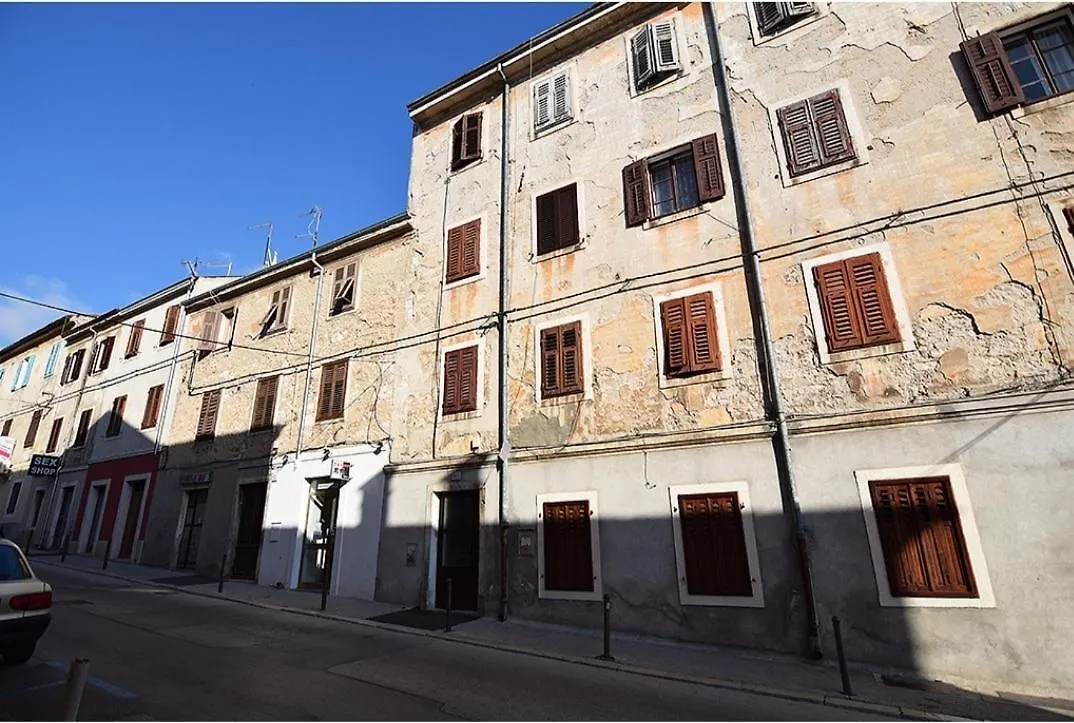 Arena City Apartment Pula 0*,